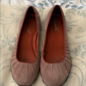 Skechers slip on walking shoes Size 8